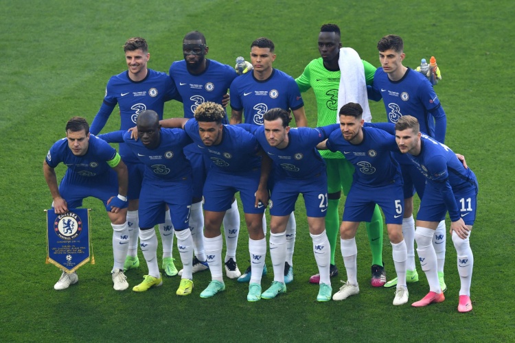 中规中矩！兰德尔21中9拿到21分5板3助3断 首节10中2（发挥一般！兰德尔21投9中拿下21分5板3助3断，首节仅10投2中）