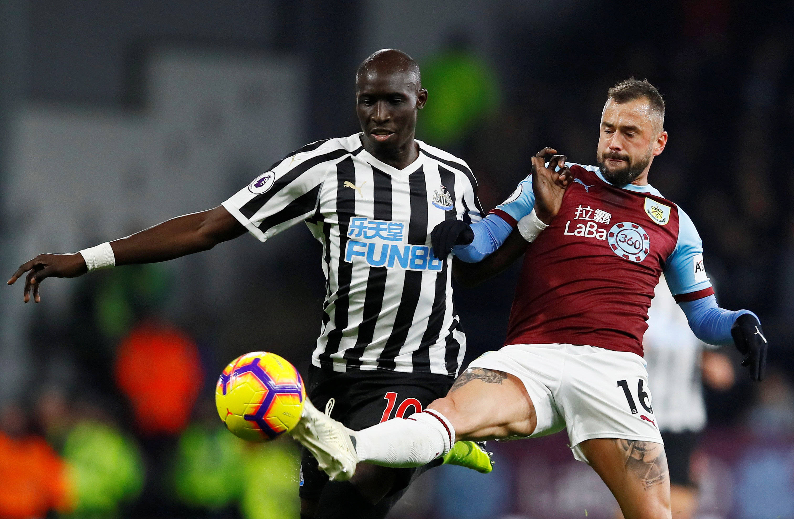 拜仁总监聊卡尔对比梅西：梅西是能想到的最夸张的比较对象！