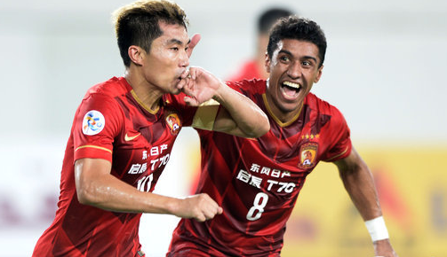 塞维利亚球员：我没啥好说的，裁判的判罚年年都是这样（塞维利亚球员吐槽：裁判判罚年年如此，我已无话可说）